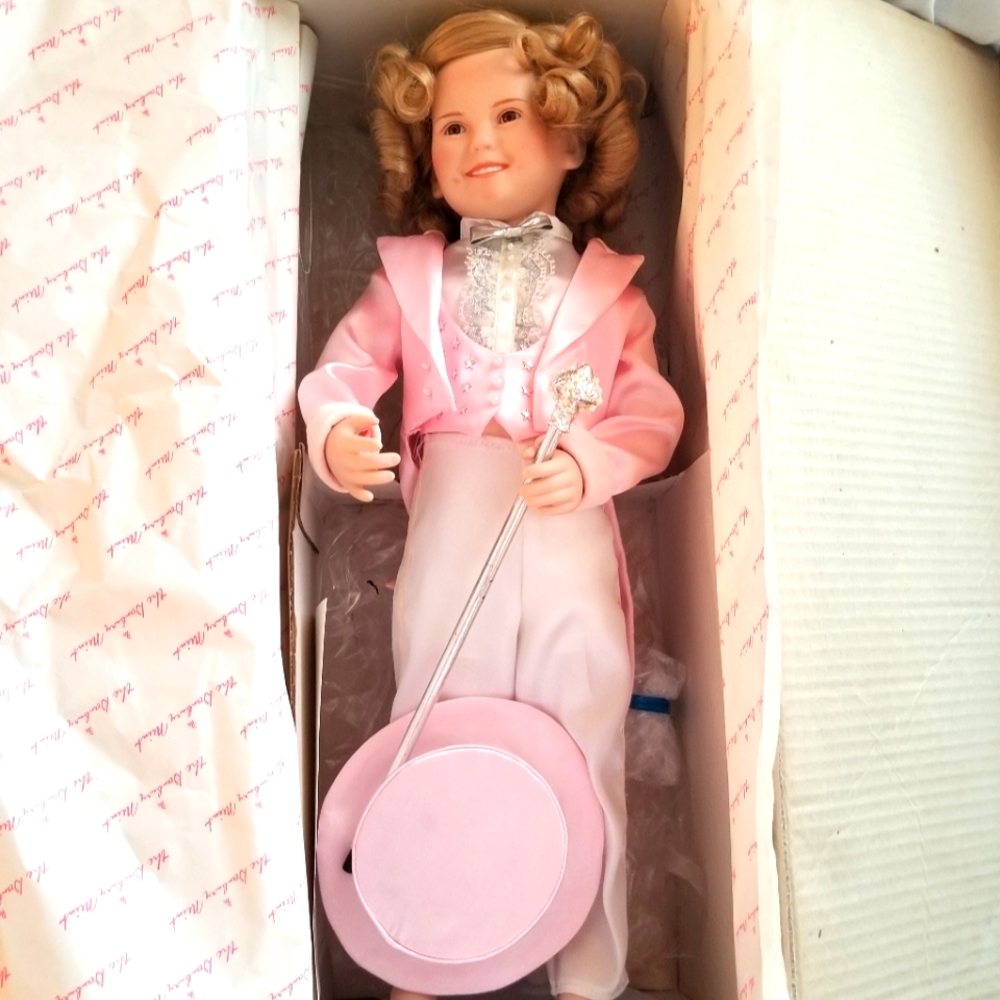 Shirley Temple Doll Danbury Mint 17.5 inches "Bright Eyes". Pink & white  outfit